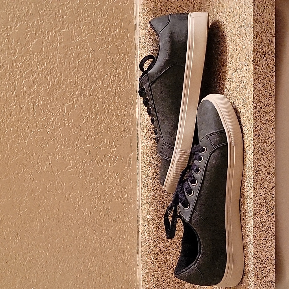 Grey/black shoes